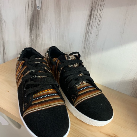 Beautiful authentic Peruvian style shoed - Picture 3 of 3